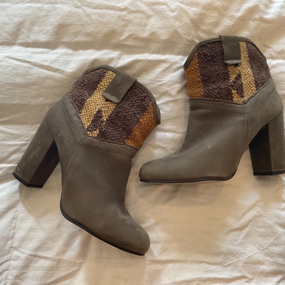 Howsty Boots - Picture 2 of 3